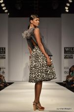 Model walk the ramp for Ashish Soni Show at Wills Lifestyle India Fashion Week 2012 day 4 on 9th Oct 2012 (31).JPG